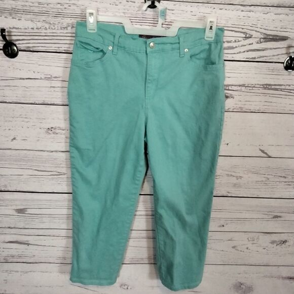 "Gloria Vanderbilt" woman's cropped pants. - Picture 2 of 9